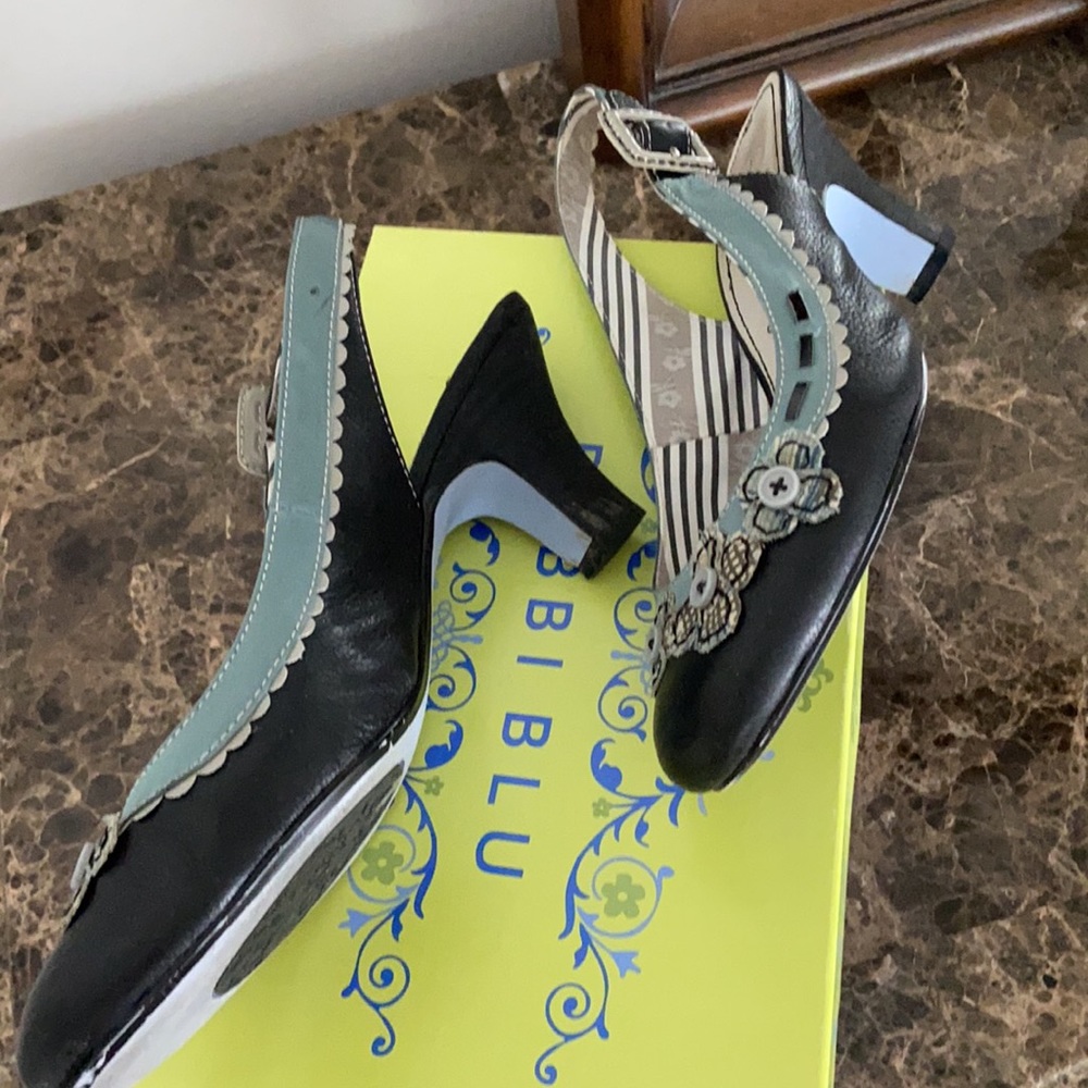 Shoes - Picture 2 of 3